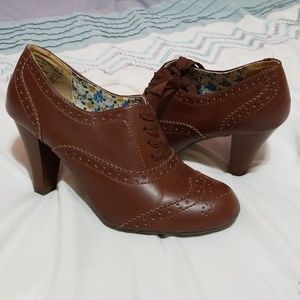 American Eagle oxford heels